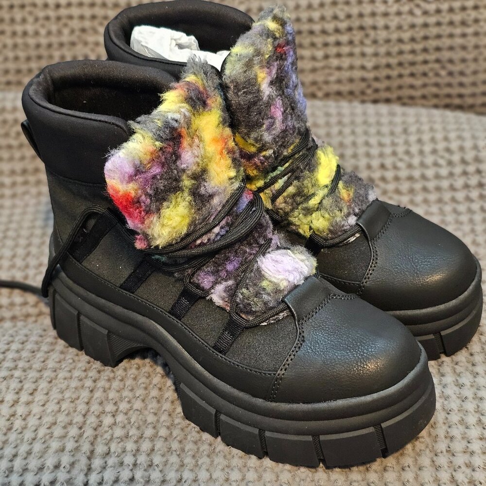 Rocket Dog Size 8 Bootie - NWT